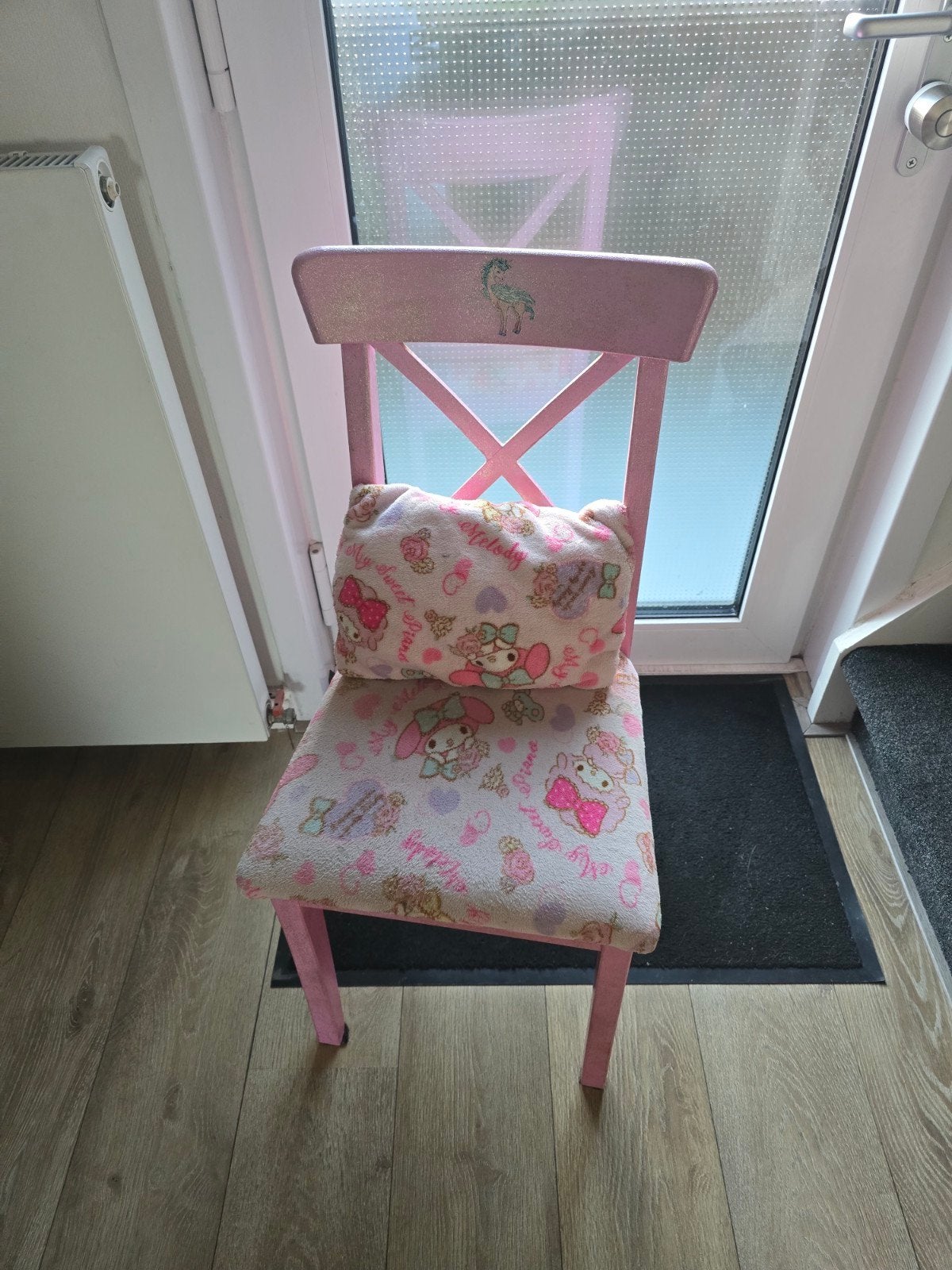 Gepimpte IKEA stoel - Roze met eenhoorn en glitter, Huis en Inrichting, Ophalen, Gebruikt, Overige kleuren, Stof