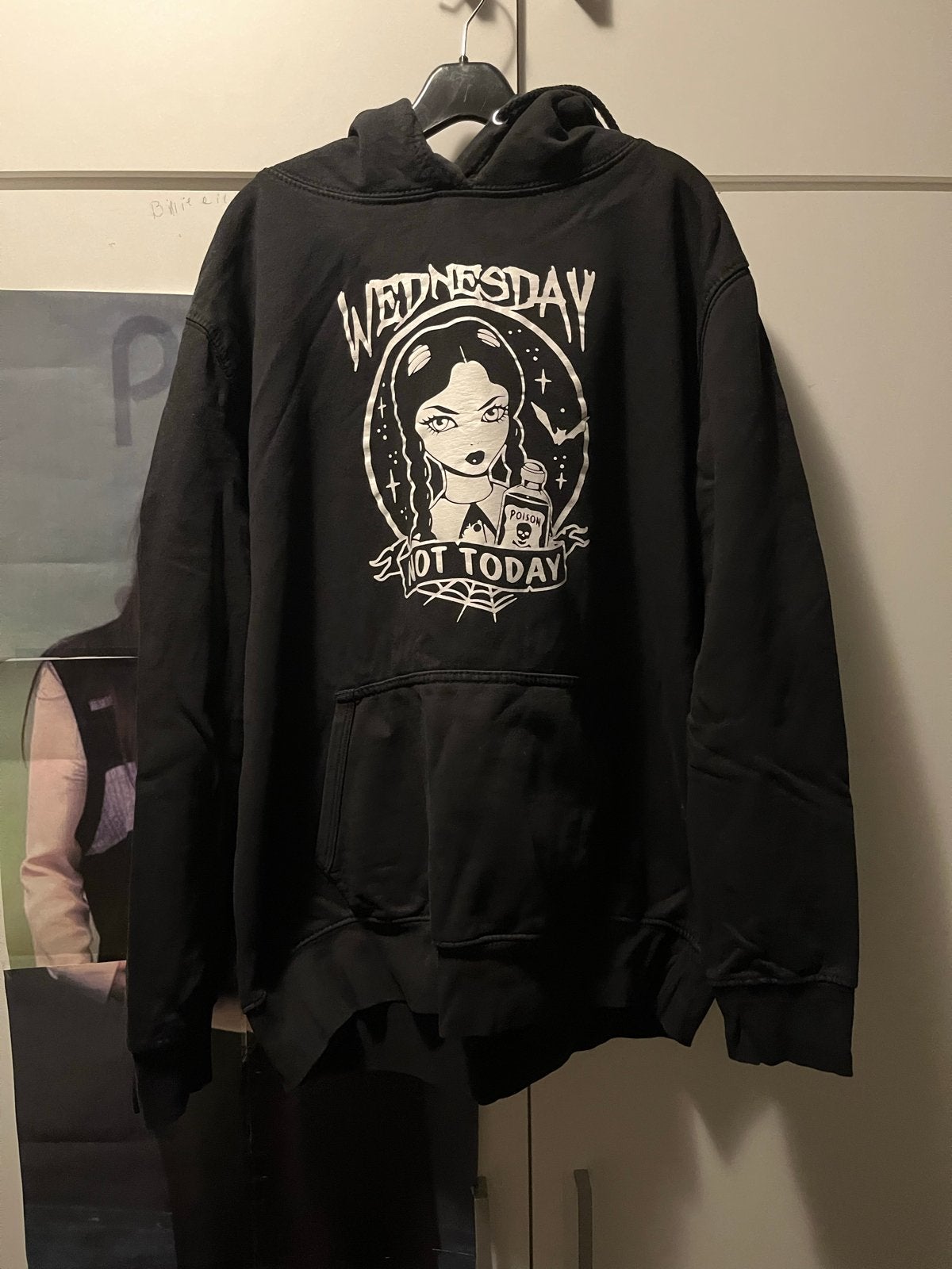 Wednesday Addams hoodie met capuchon - valt als M, Ophalen of Verzenden, Gedragen, Maat 38/40 (M), Zwart