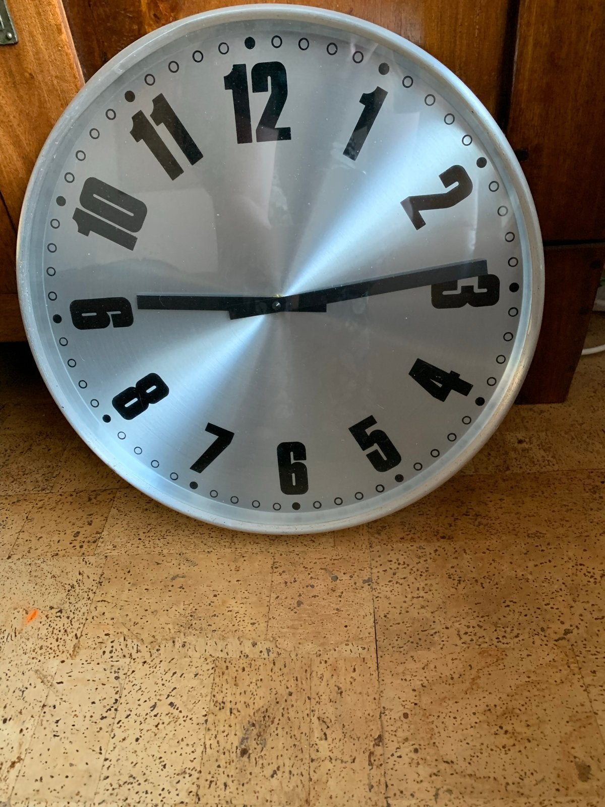Grote vintage wandklok - zilverkleurig, Ophalen