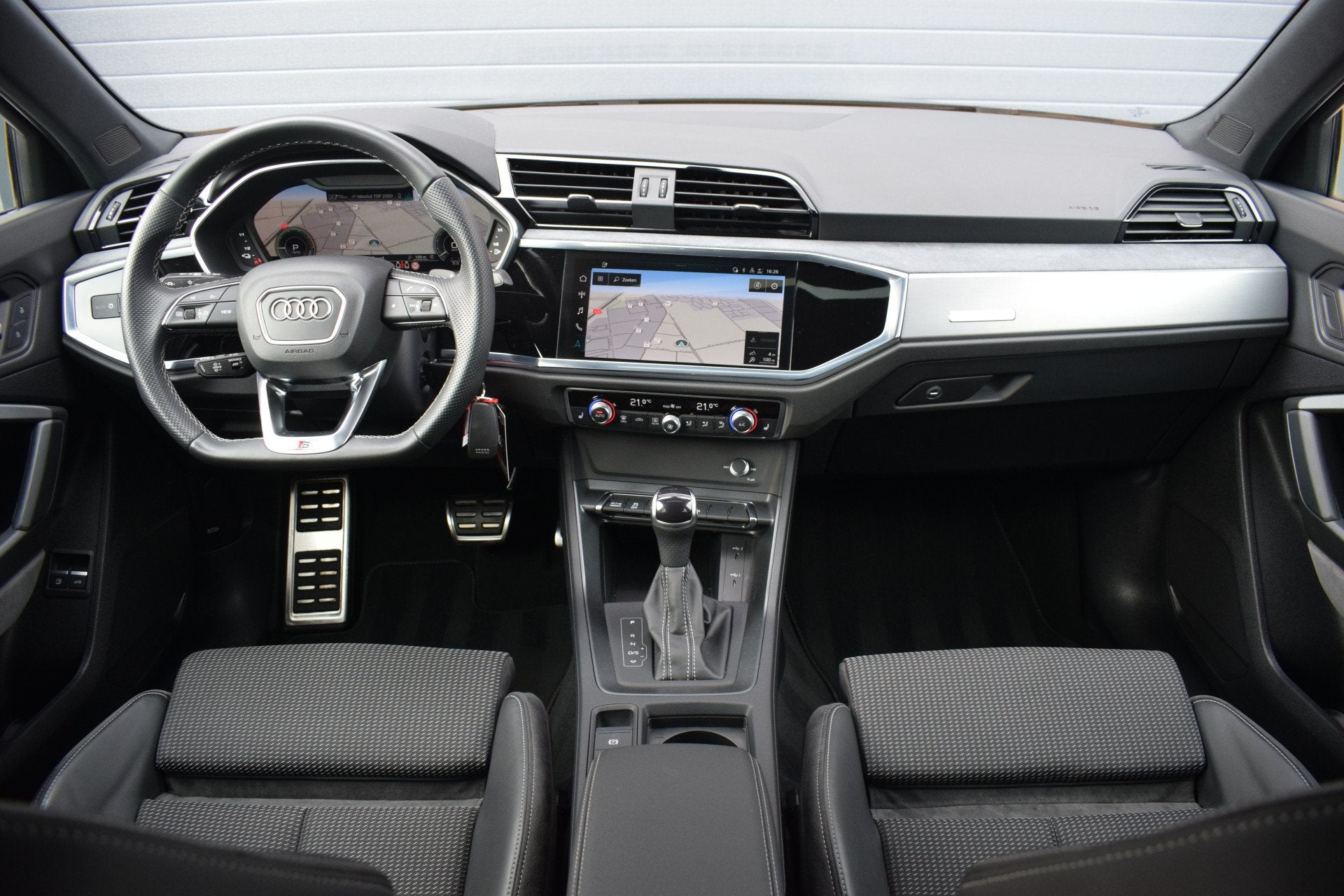 Audi Q3 Sportback 45 TFSI e S-line | Pano | Camera | Virtual, Auto's, Audi, Gebruikt, Leder en Stof, Zwart, Hybride Elektrisch/Benzine