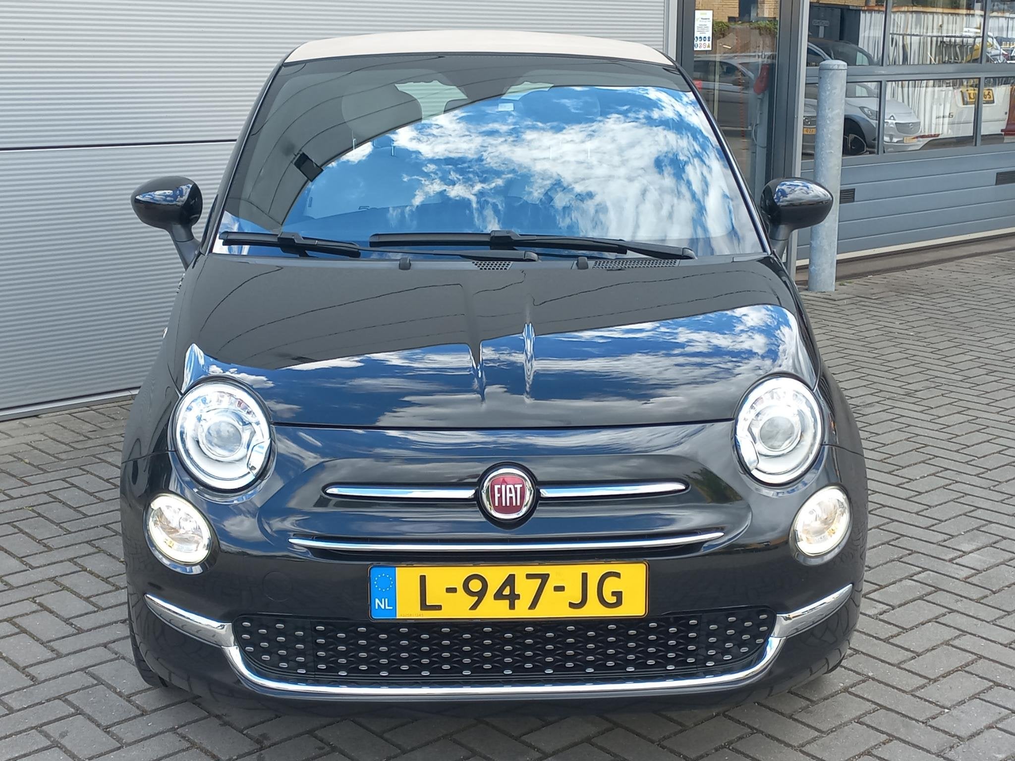 Fiat 500c Cabrio 1.0 Hybrid Dolcevita | Beige dak en bekledi, Stof, Cabriolet, 4 stoelen, Zwart
