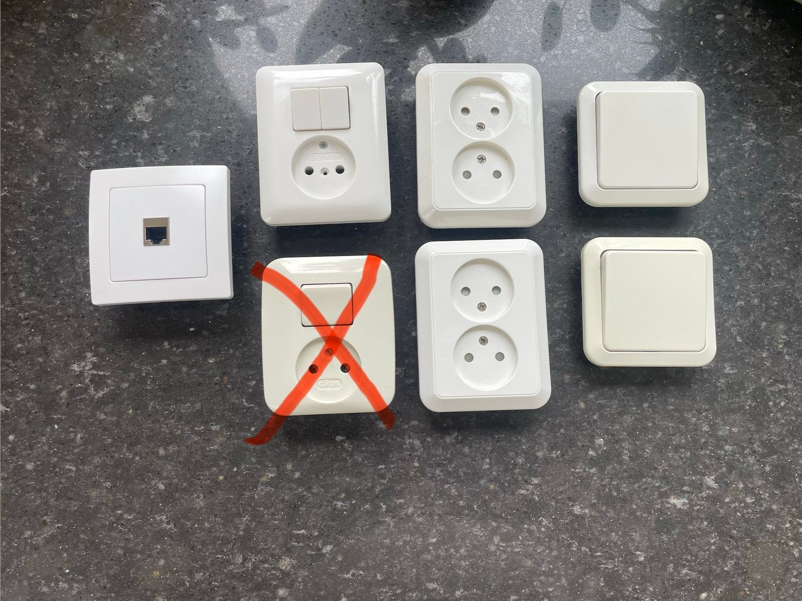 Diverse stopcontacten, schakelaars en utp internetcontact, Ophalen of Verzenden, Gebruikt, Stopcontact