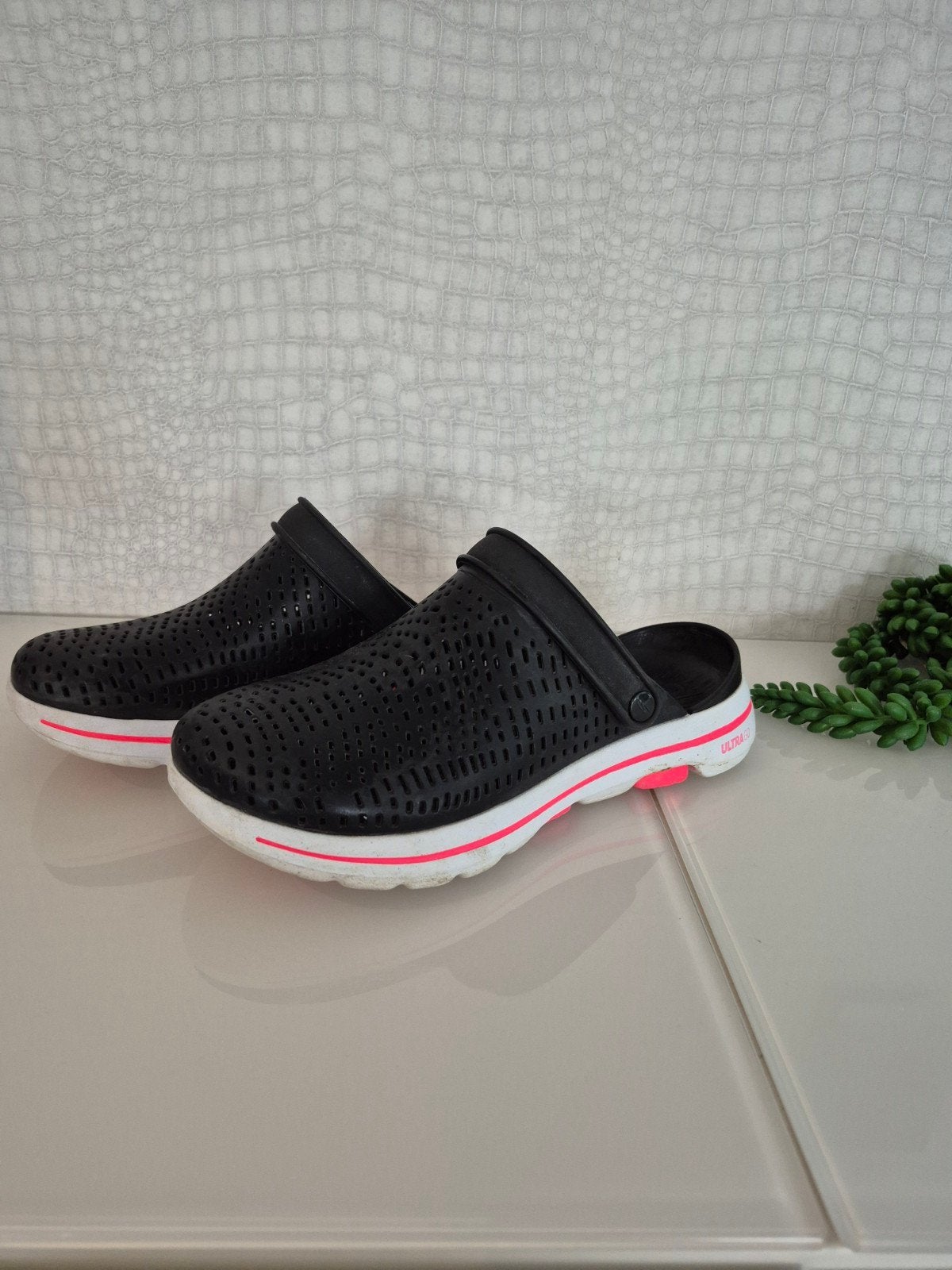 Skechers Foamies Klompen Maat 40 Zwart, Kleding | Dames, Schoenen, Slippers, Skechers, Zwart, Ophalen of Verzenden