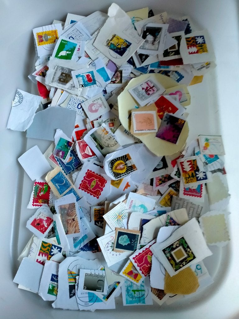 Doos met 6 kg kilowaar kantoorpost NL, Postzegels en Munten, Verzenden