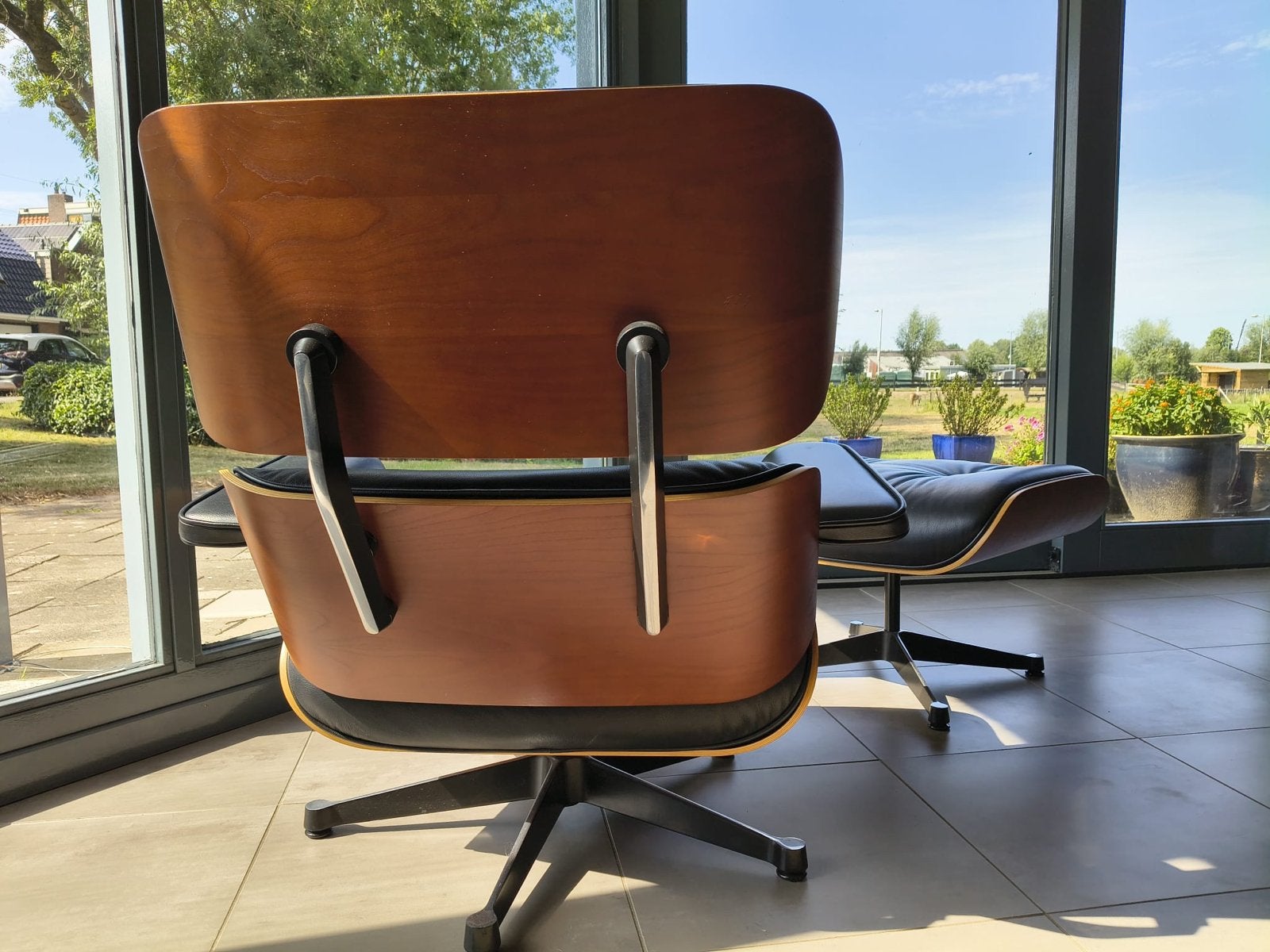 Vitra Eames Lounge Chair & Ottoman -  Zwart Leer & Kersen, Ophalen, Zwart, Zo goed als nieuw, Eén