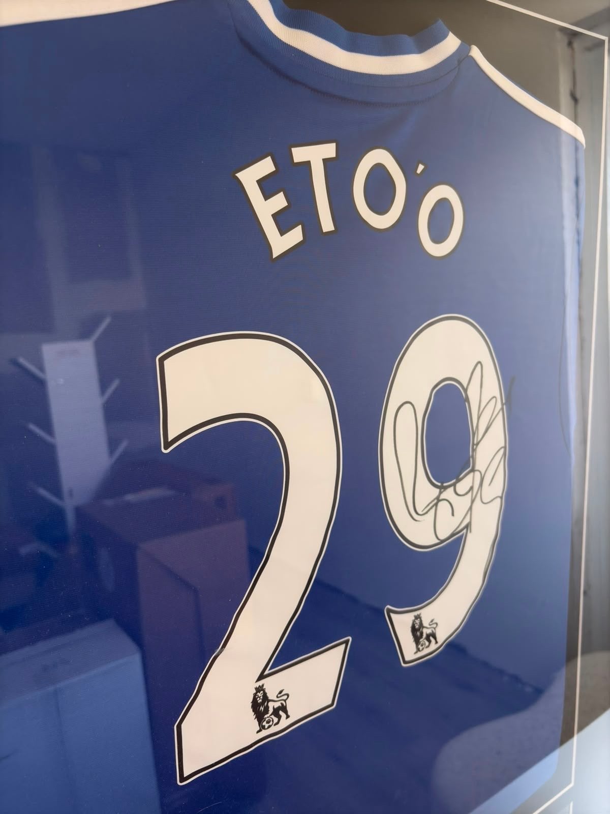 Gesigneerd Chelsea Shirt Samuel Eto'o, Ophalen of Verzenden, Zo goed als nieuw, Buitenlandse clubs, Shirt