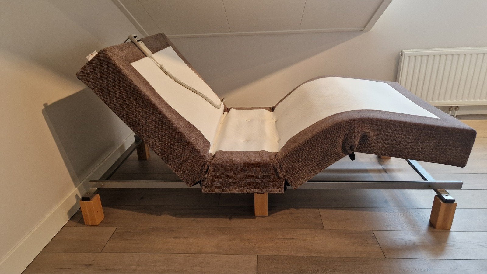 Elektrische boxspring bed. Nette staat., Ophalen, 90 cm, Eenpersoons, Bruin
