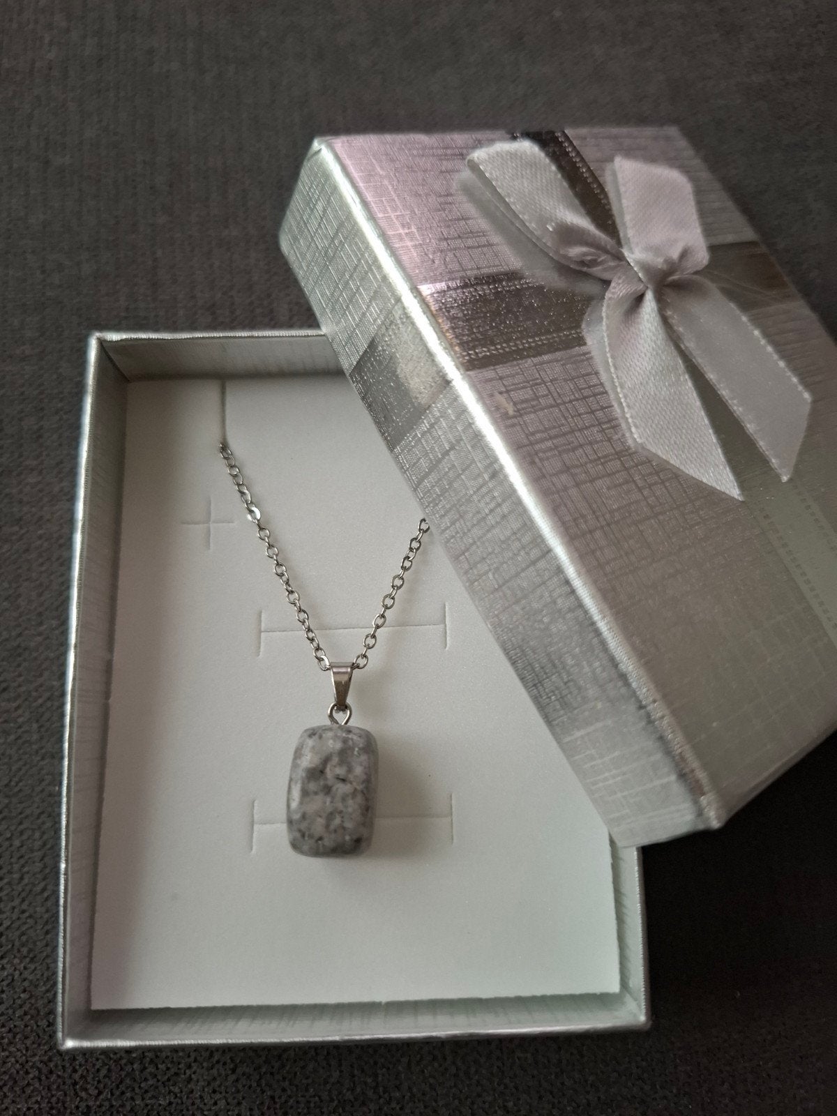 Ketting natuursteen hanger zilver grijs edelsteen, Sieraden, Tassen en Uiterlijk, Kettingen, Met edelsteen, -, -, Nieuw