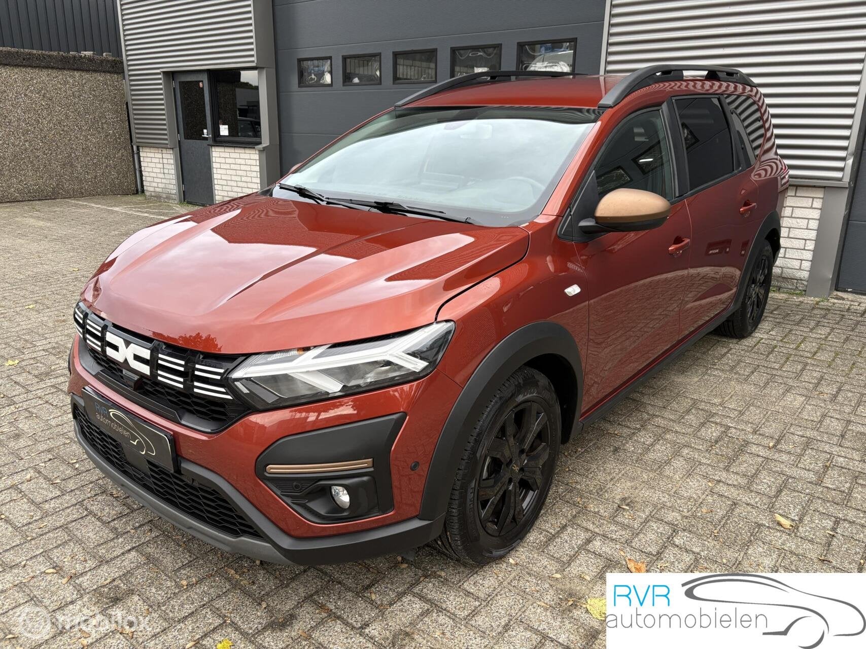 Dacia Jogger 1.6 Hybrid 140 Extreme/7PERS/SCHADE, Stof, Gebruikt, Zwart, 4 cilinders