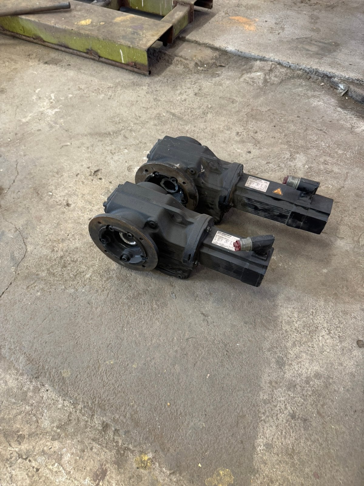 2x SEW-Eurodrive servomotor met tandwielkast, Ophalen, Nieuw