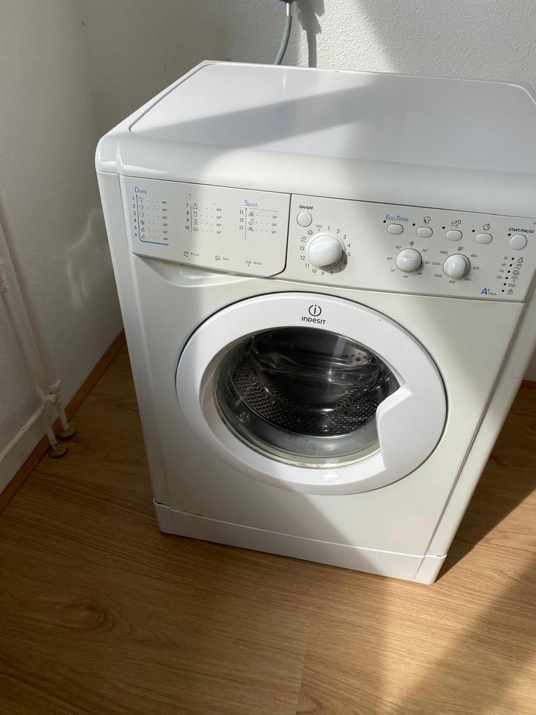 Indesit Wasmachine - Voorlader - Voor een klein prijsje, Witgoed en Apparatuur, Wasmachines, Ophalen, Gebruikt, Energieklasse A of zuiniger