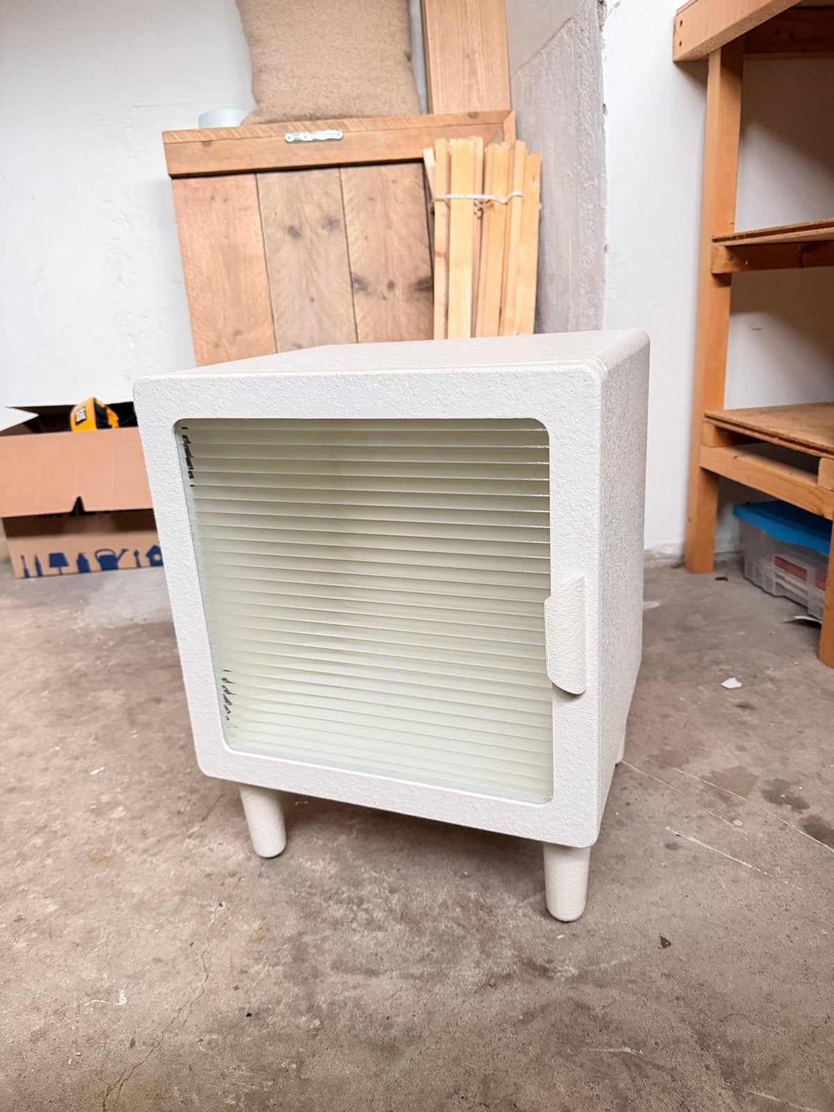 Nachtkastje, Ophalen, 30 tot 80 cm, Radiator, Minder dan 60 cm