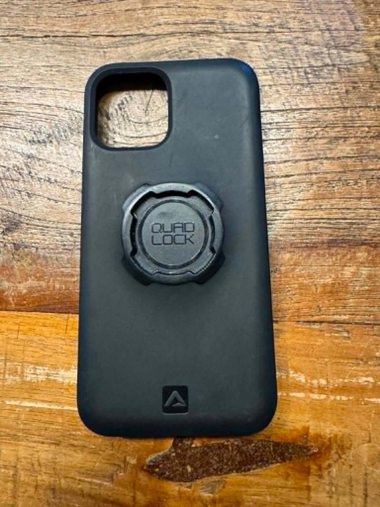 Quadlock hoesje iPhone 12, Ophalen of Verzenden, Zo goed als nieuw