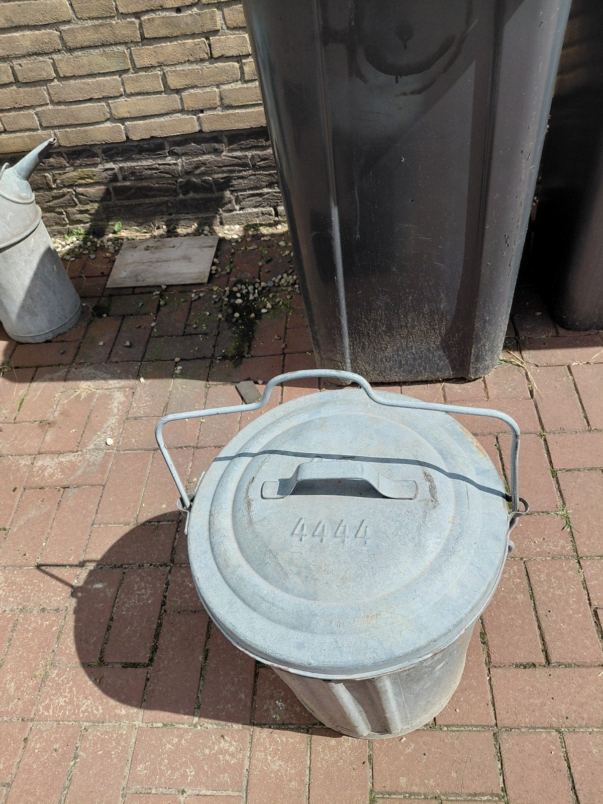 Vintage  vuilnisbak zink  met deksel en handvat, Ophalen