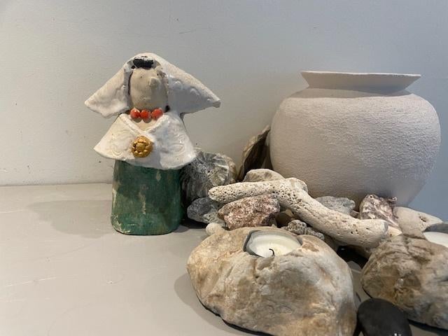 Handgemaakt keramiek beeldje. Zeeuwse klederdracht Zeeland., Ophalen