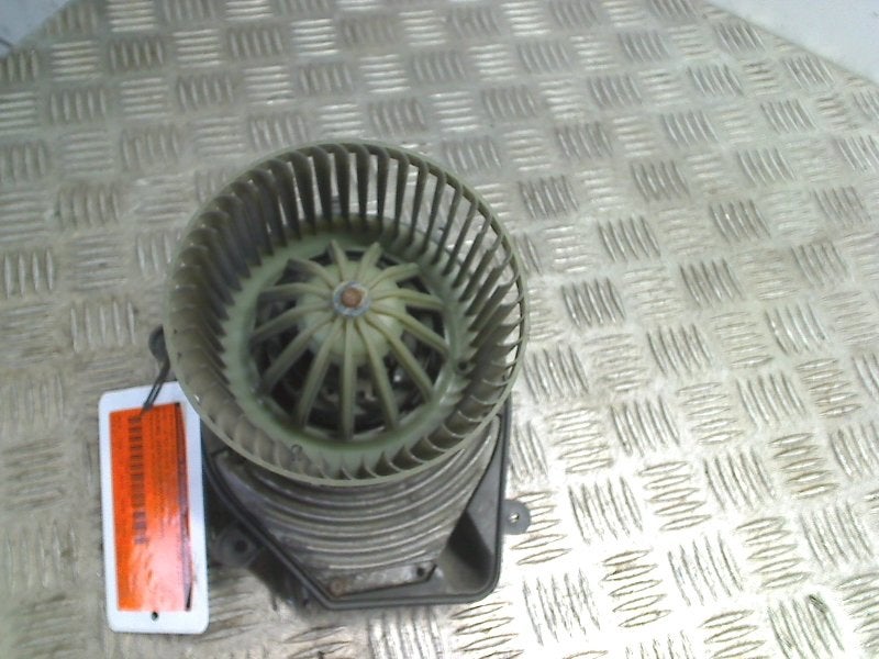Kachel Ventilatormotor Volkswagen Passat Variant (3B6) 2003, Gebruikt, Volkswagen, Volkswagen AG, Kundenbetreuung@volkswagen.de
