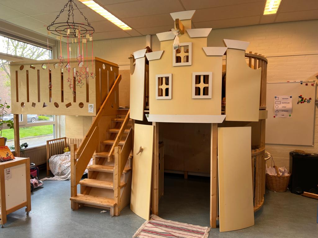 Grote speelverdieping met trap en opbergruimte, Kinderen en Baby's, Speelgoed | Buiten | Speeltoestellen, Ophalen, Gebruikt
