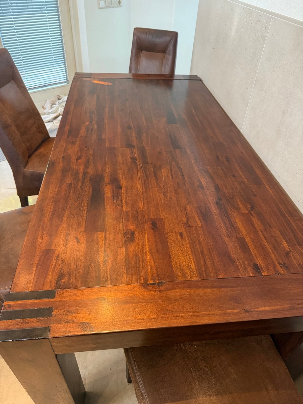 Complete eethoek: Acaciahouten tafel + 6 lederen stoelen, Gebruikt, Vijf personen of meer, 150 tot 200 cm, Rechthoekig