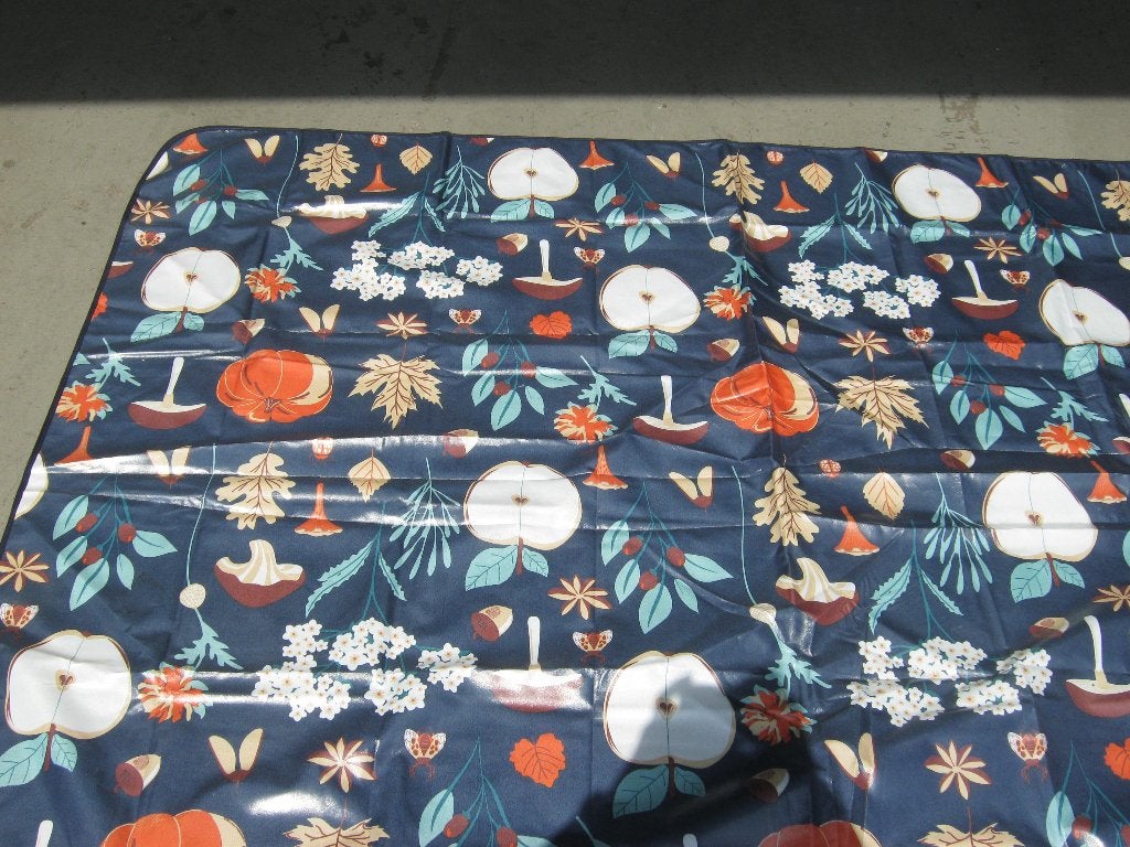 polyester tafelkleed 118 cm x 180 cm van Home Creation, Huis en Inrichting, Ophalen, 180 cm, Gebruikt, Blauw