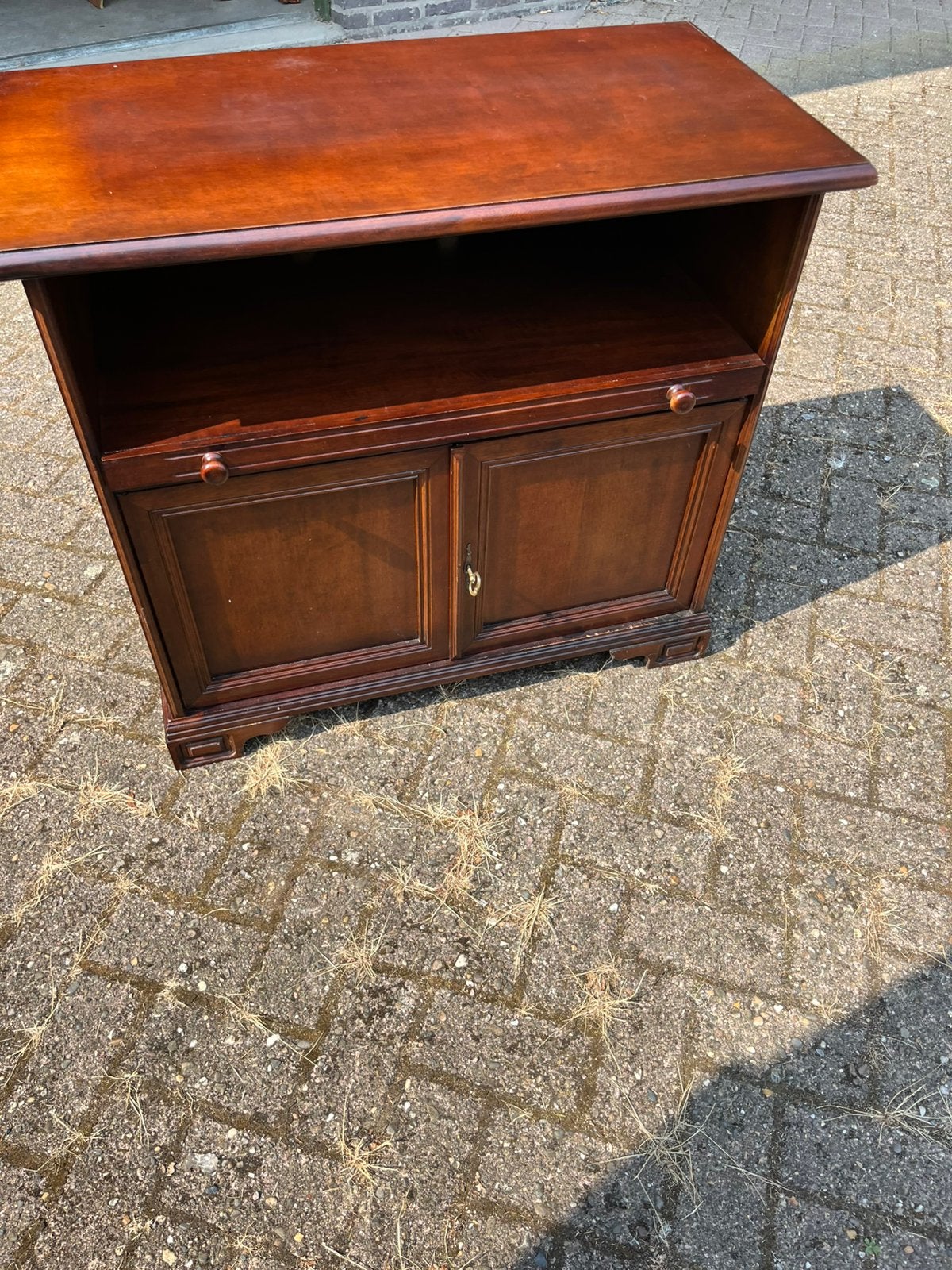 Tv kast, Ophalen