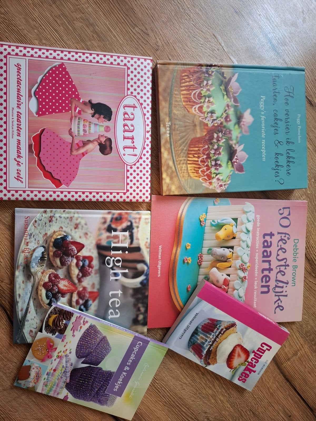 Bakboeken: Taarten, Cupcakes - 6 stuks, Ophalen of Verzenden