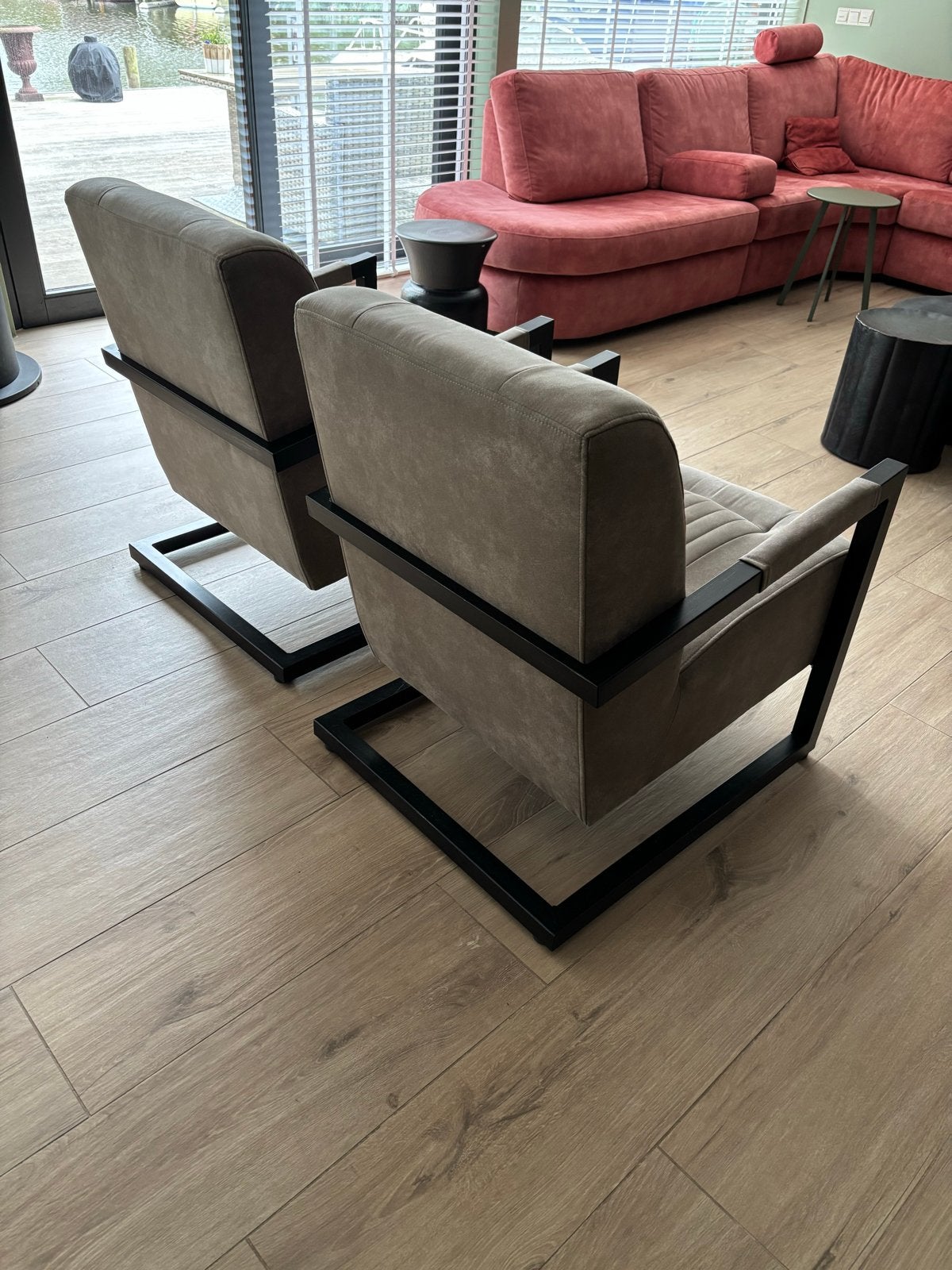 Set van 2 moderne fauteuils met metalen frame, Ophalen, 75 tot 100 cm, Zo goed als nieuw, Metaal