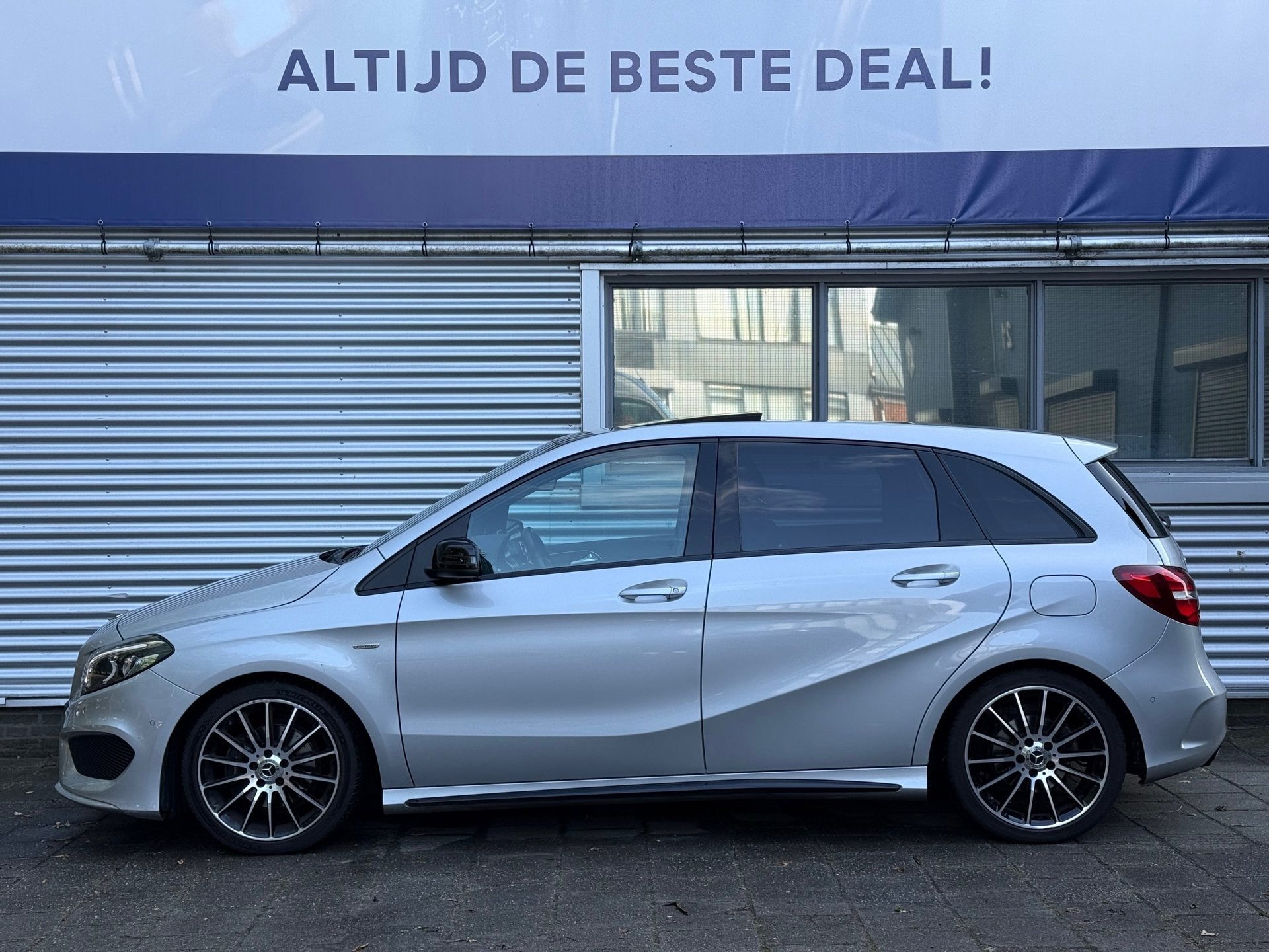 Mercedes-Benz B-klasse 180 Business Solution AMG l Pano l Au, Auto's, Lichtsensor, 1325 kg, Gebruikt, 4 cilinders