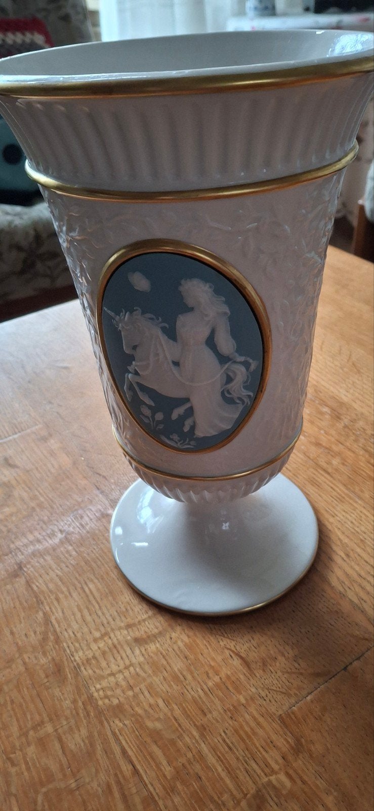 Porseleinen camee vaas van Franklin Mint, Ophalen