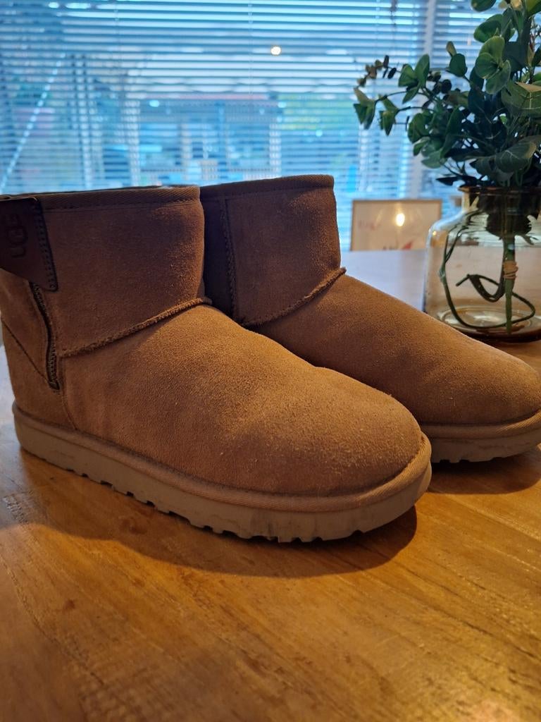 TKA UGGS, Ophalen of Verzenden, Zo goed als nieuw, Bruin