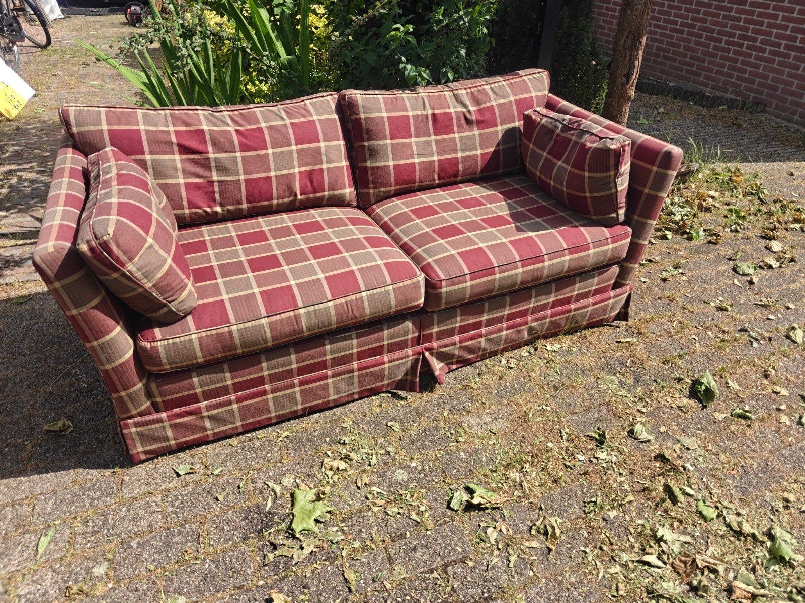 MOETWEG: Slaapbank met uittrekbaar frame - Geruit rood/beige, Huis en Inrichting, Slaapkamer | Slaapbanken, Ophalen, Gebruikt