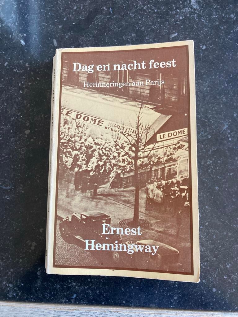 Dag en nacht feest - Ernest Hemingway (Herinneringen aan Par, Ophalen of Verzenden, Gelezen, Europa overig