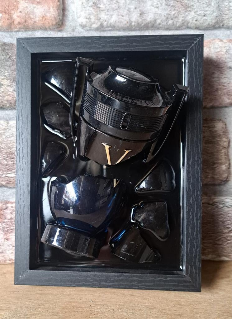 Paco Rabanne Invictus flesje verwerkt in een lijst met Epoxy, Huis en Inrichting, Ophalen of Verzenden, Nieuw, Hout