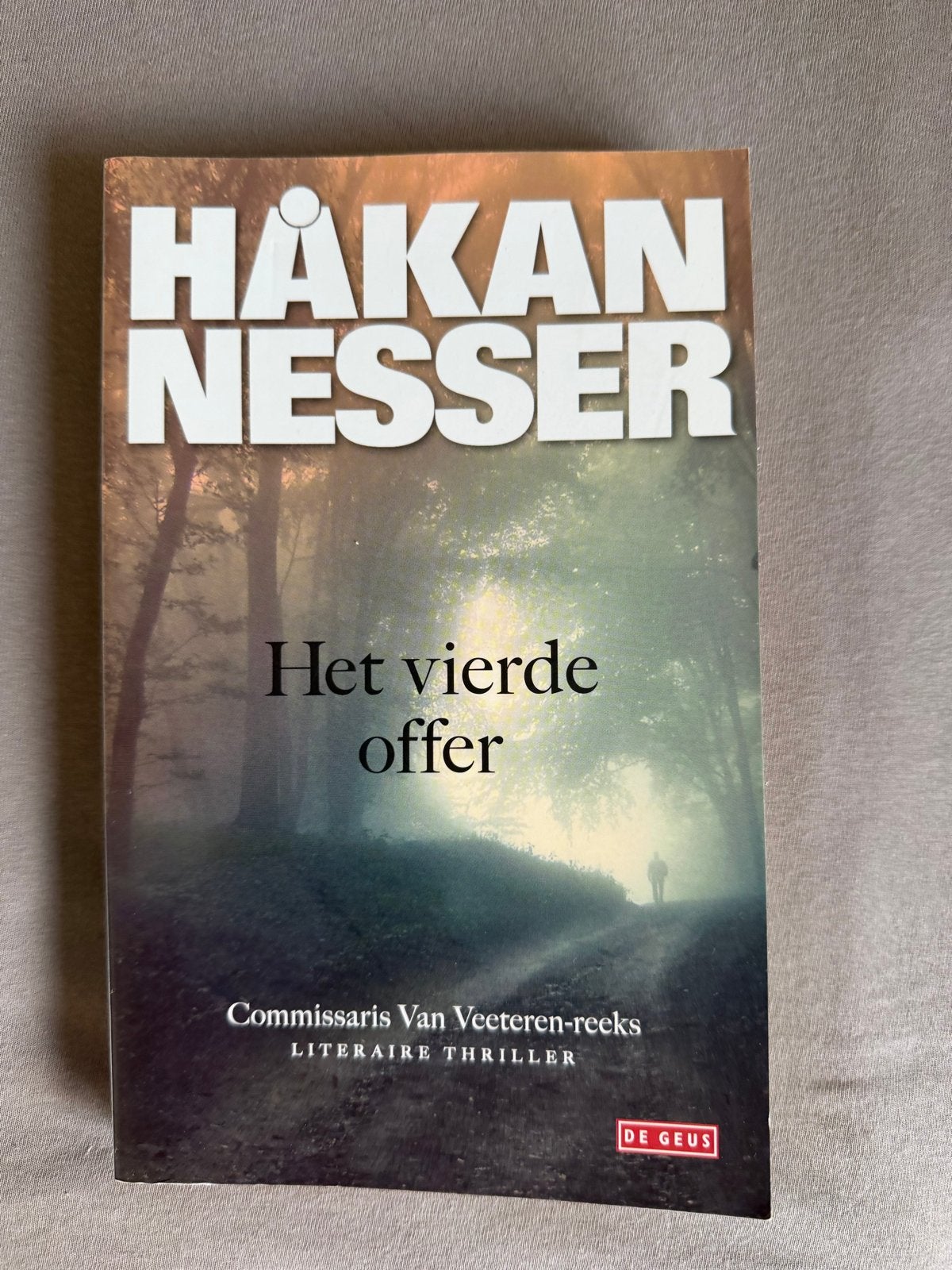 Håkan Nesser - Het vierde offer (Commissaris Van Veeteren), Boeken, Ophalen of Verzenden, Gelezen, Scandinavië