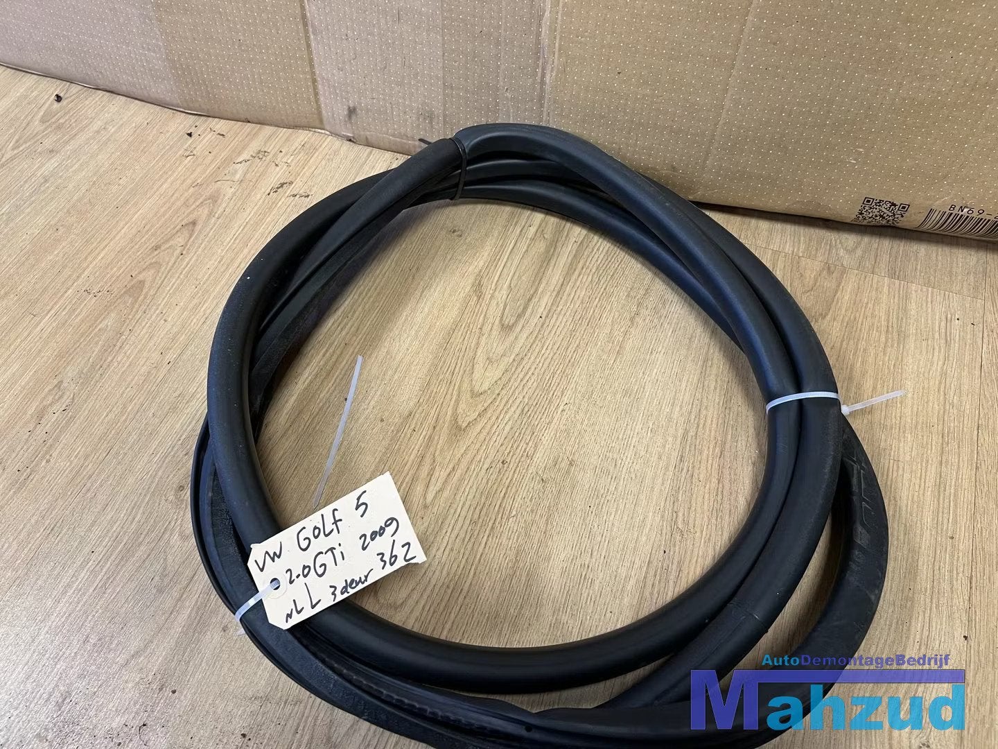VW GOLF 5 Links 3 deurs deurrubber portierubber 2003-2009, Gebruikt, Volkswagen, Volkswagen AG, Berliner Ring 2
38440  Wolfsburg, DE