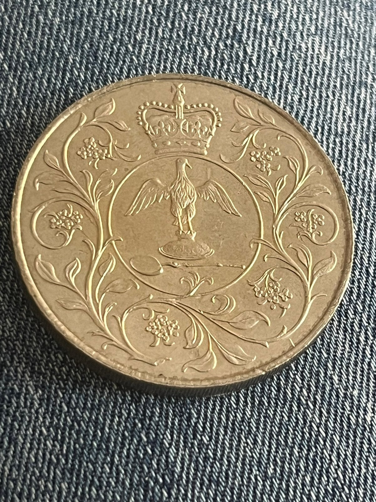Queen Elizabeth silver jublilee, Ophalen of Verzenden, Zo goed als nieuw, Speld(je) of Lepel(tje)