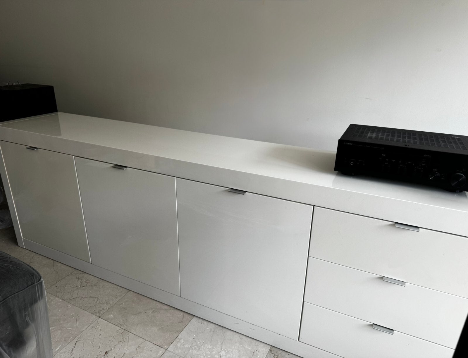 Witte tv-meubel / dressoir – veel opbergruimte, Ophalen, Zo goed als nieuw, 25 tot 50 cm