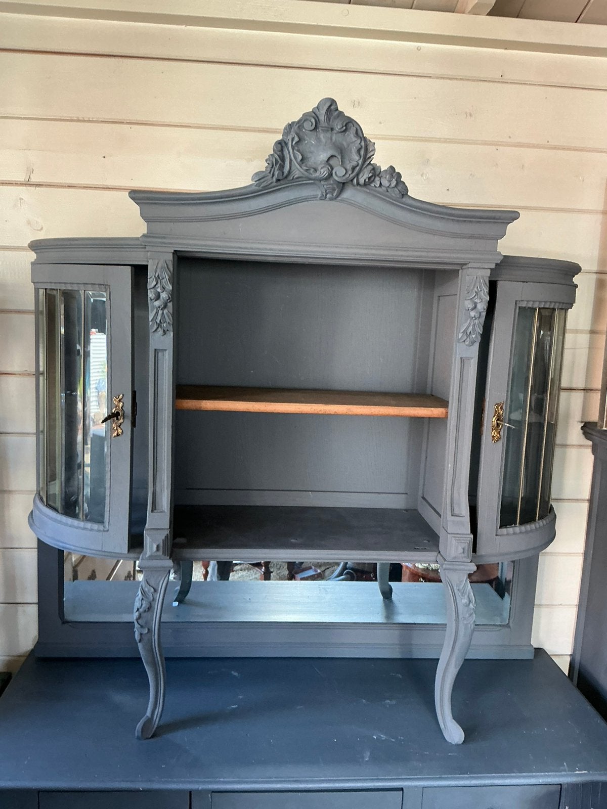 Antieke vitrine kast, Ophalen