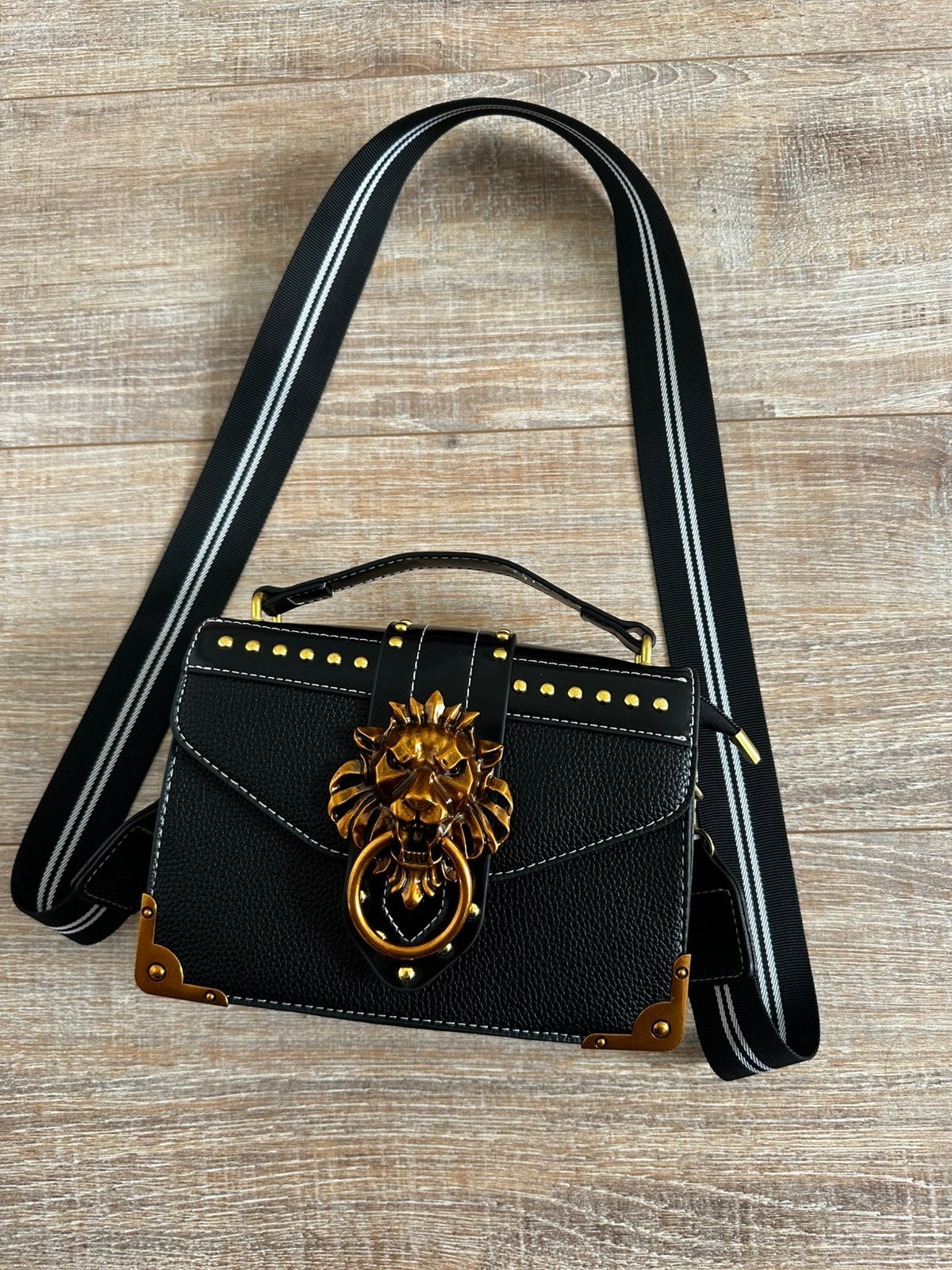 Zwarte tas met leeuwen kop nieuw !, Ophalen of Verzenden, Zo goed als nieuw, Zwart, Handtas