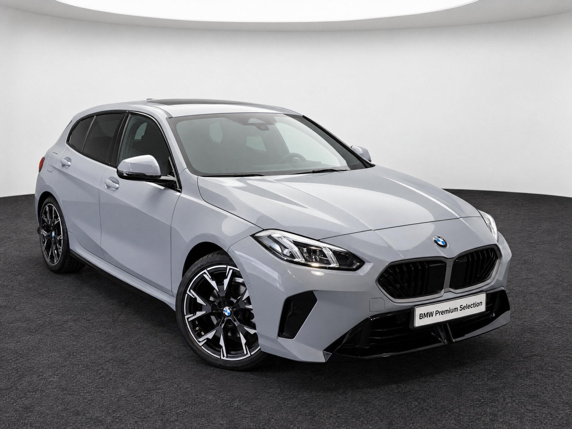 BMW 1 Serie 120 M Sport Automaat / Sportstoelen / Achteruitr, Dealer onderhouden, Gebruikt, 156 pk, Met garantie (alle)