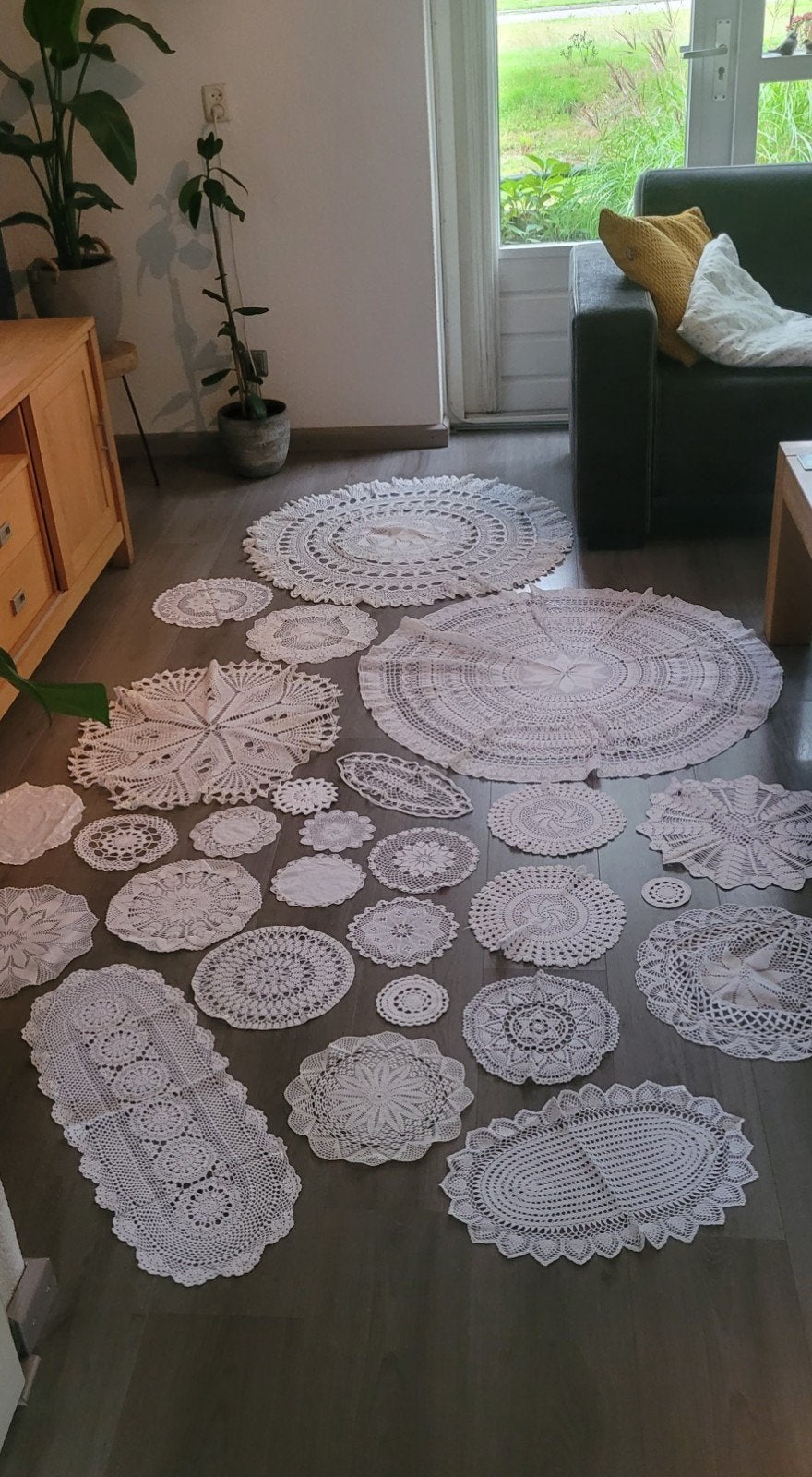 NOG MEER!! 25 Vintage eigengehaakte tafelkleedjes van zolder, Gebruikt, Rond, Ophalen of Verzenden, Katoen