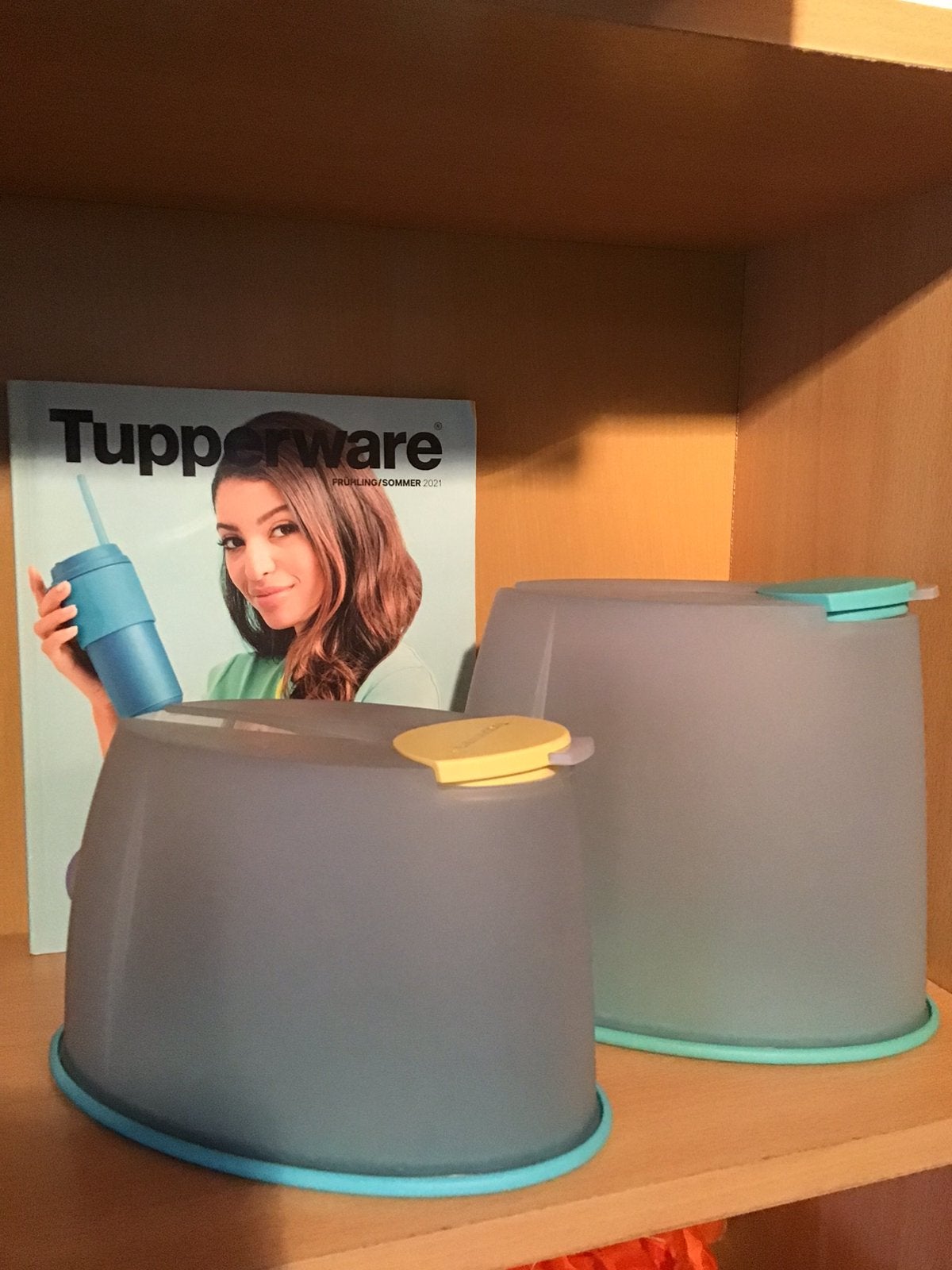 TUPPERWARE 2 elite bussen, voorraadbussen, 1,4 l en 750 ml, Ophalen of Verzenden, Zo goed als nieuw, Beker of Kan