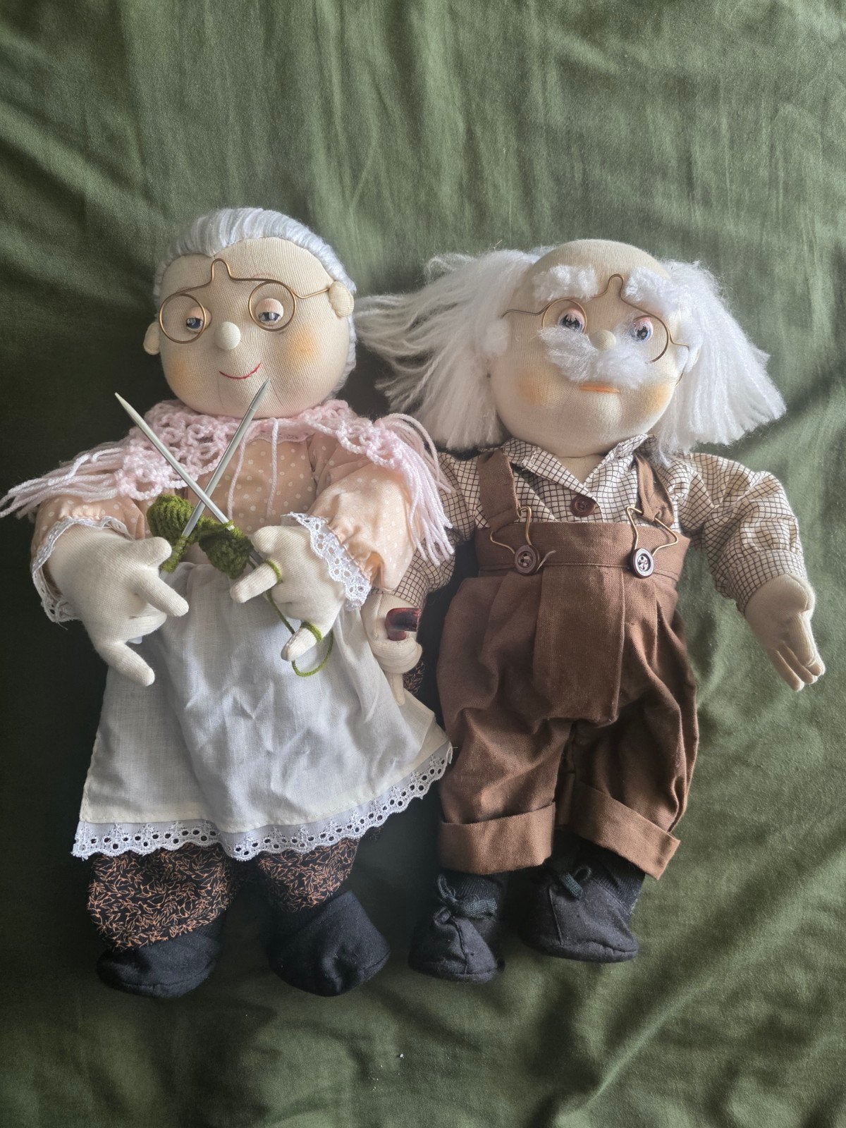 Uniek poppenpaar: Opa en Oma zoeken een nieuw thuis, Ophalen of Verzenden, Gebruikt, Pop