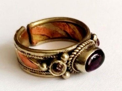 Mooie Koperen messing ring met prachtige rode granaat edelst, Verzenden, Dame of Heer, Met edelsteen, Goud