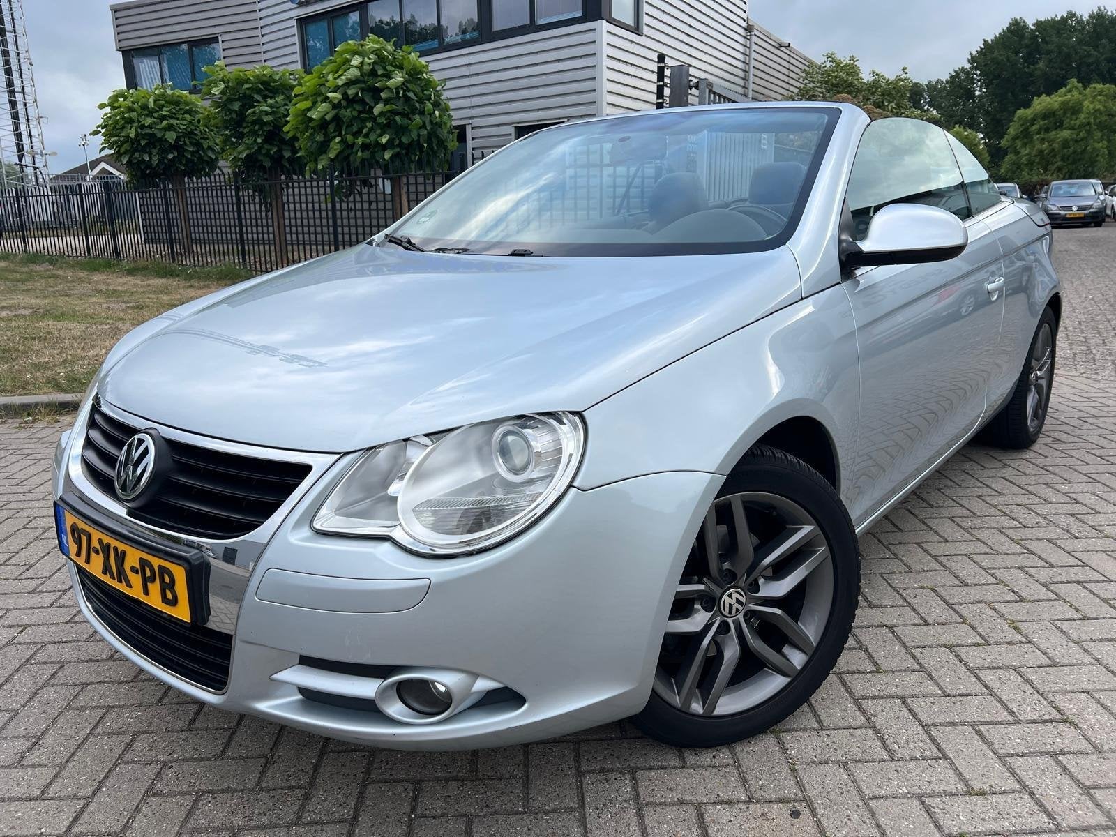 Volkswagen Eos 2.0-16v FSI Cabrio Airco Cruise Leer, Voorwielaandrijving, Gebruikt, Zwart, 4 cilinders