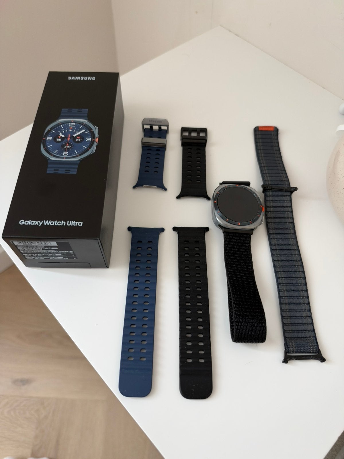 Samsung Galaxy Watch Ultra – Perfecte staat + extra bandjes, Zwart, Ophalen of Verzenden, Zo goed als nieuw, Waterdicht