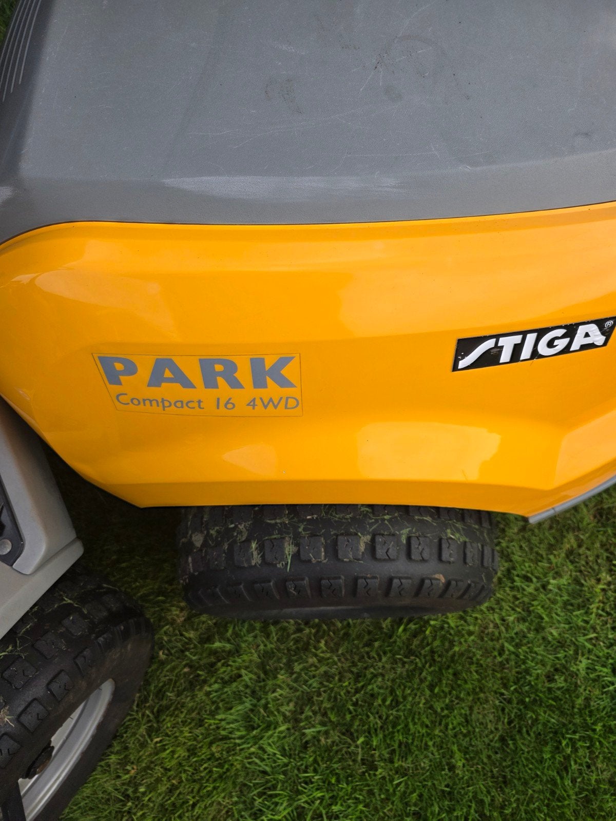 Foto 5 van Stiga Park Compact 16 4WD Zitmaaier - Krachtig en Wendbaar