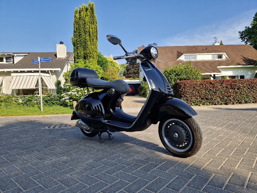 Vespa 946 , klassieke italiaanse verschijning 125cc sprint, Ophalen, Gebruikt, Benzine, Overige modellen