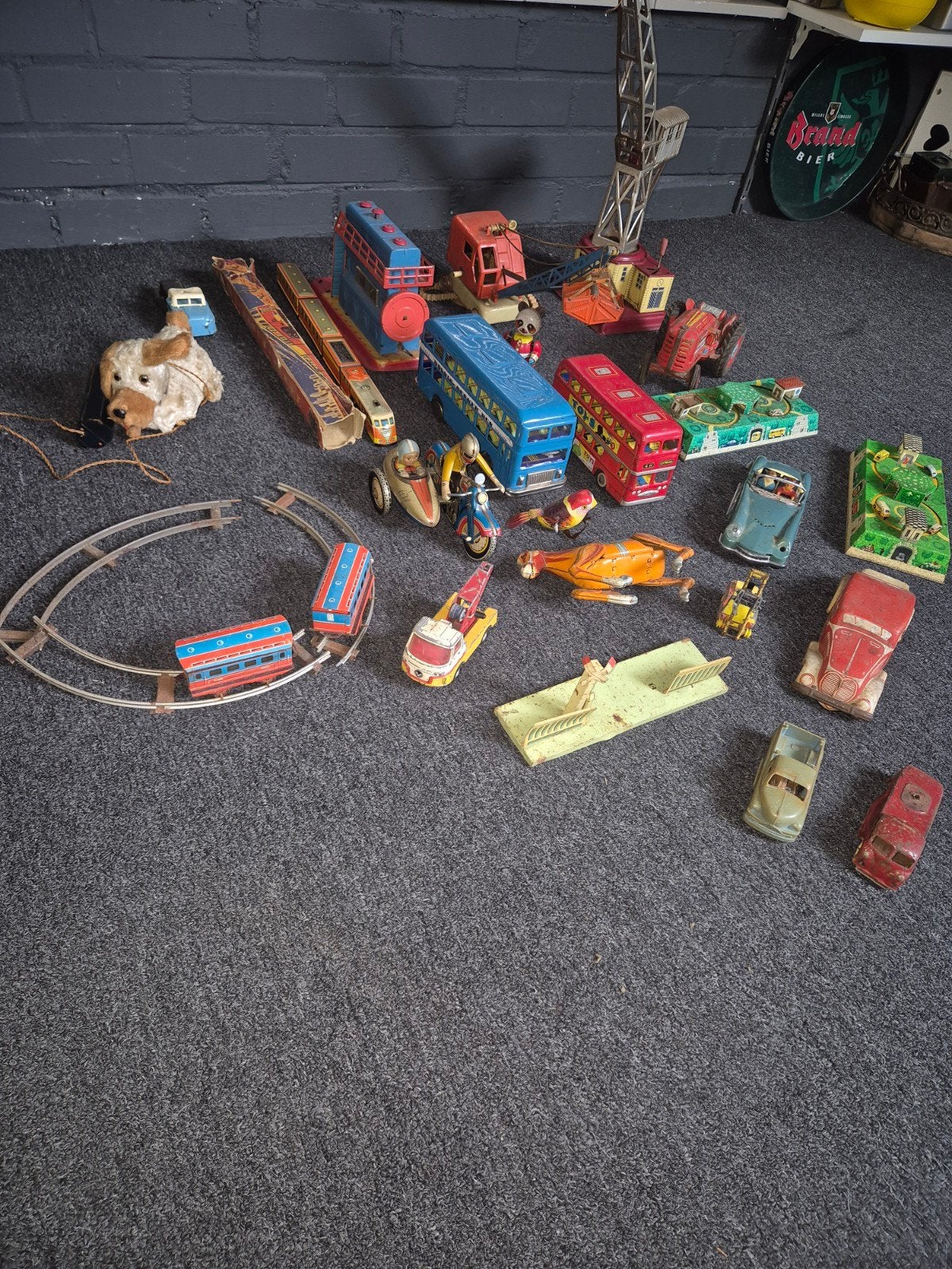Grote collectie vintage blikken speelgoed, Ophalen