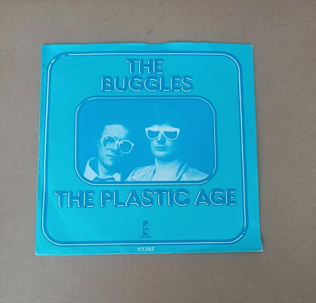 The Buggles  - The Plastic Age, Beschermende buitenhoes, Ophalen of Verzenden, Gebruikt, Pop