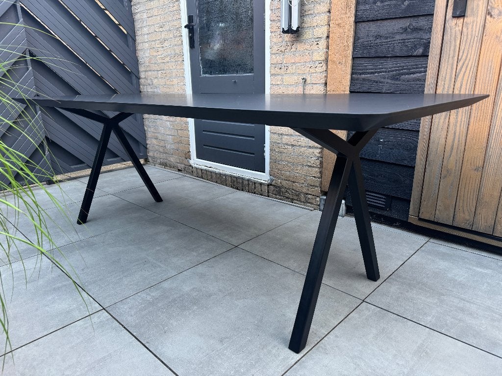 Studio HENK eettafel 220x90 cm HPL zwart X-type nieuwstaat, Huis en Inrichting, Tafels | Eettafels, Ophalen, 50 tot 100 cm, Vijf personen of meer